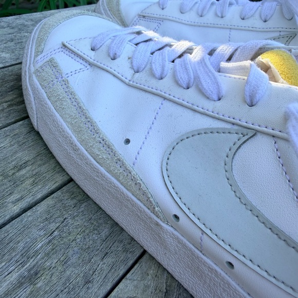 Nike Blazer Low ‘77 White and Light Gray Athletic Shoes - Picture 3 of 6